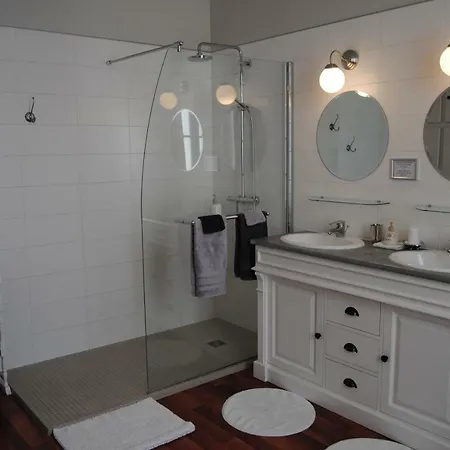 Particulier De Sainte Croix Bed & Breakfast 2*